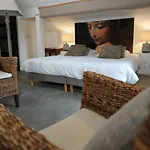 Отель De La Poulciere 3*