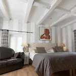 Отель De La Poulciere