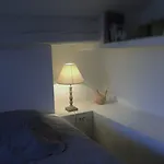 Отель De La Poulciere 3*