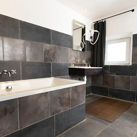 Hotel De La Poulciere 3*