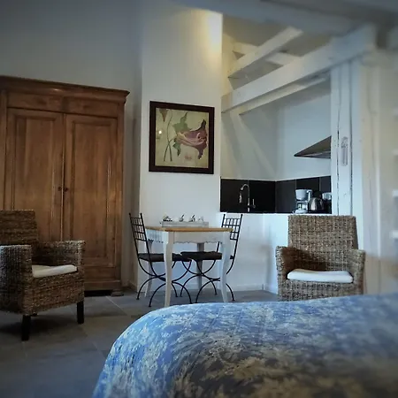 Hotel De La Poulciere 3*