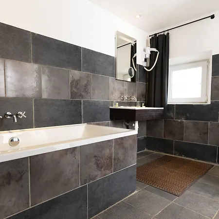 Hotel De La Poulciere 3*