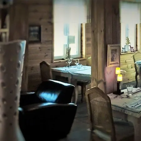 De La Poulciere Hotel