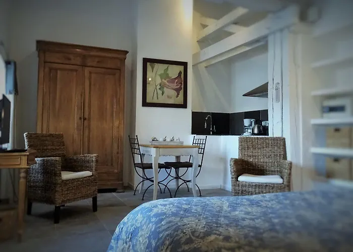 Hotel De La Poulciere 3*